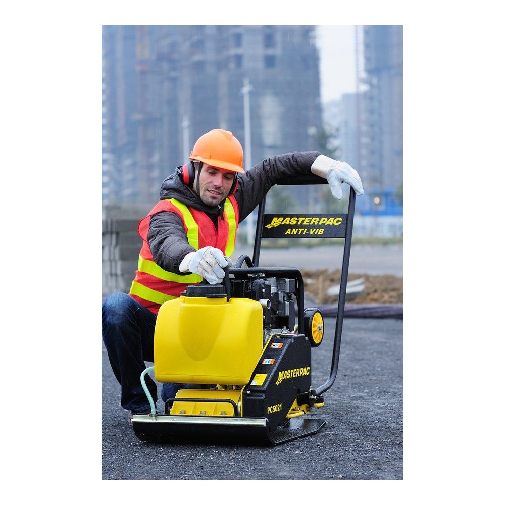 Plaque vibrante Honda GX160 avec réservoir, tapis et roue – PC 5021 H.1